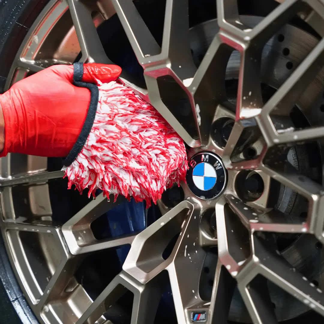 Gant microfibre 5 doigts pour nettoyage de roues